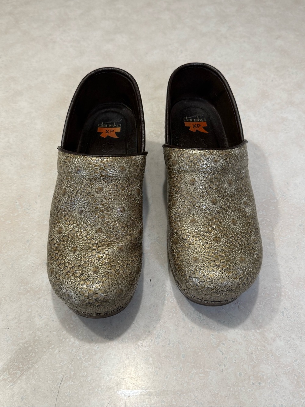 Dansko Women’s Metallic Bronze/Gold Patterned Clogs size 40